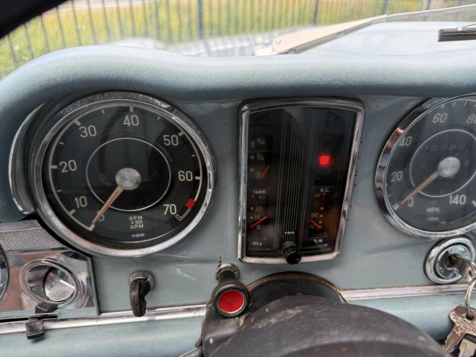 Image 28/43 de Mercedes-Benz 280 SL (1969)