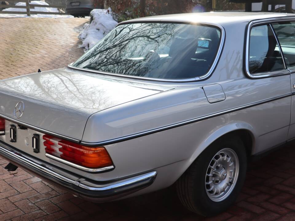 Bild 26/50 von Mercedes-Benz 280 C (1977)