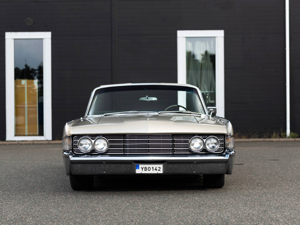 Bild 6/135 von Lincoln Continental Convertible (1965)