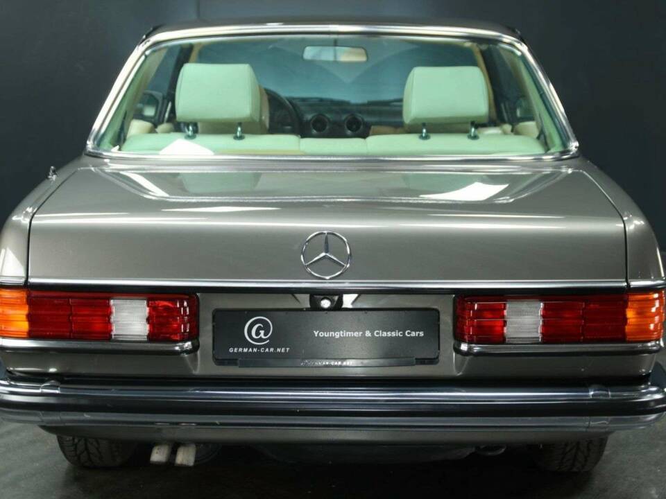 Imagen 5/30 de Mercedes-Benz 280 CE (1984)