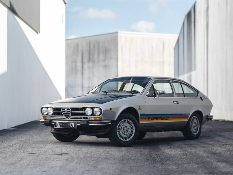 Image 3/32 of Alfa Romeo Alfetta GTV 2000 (1977)