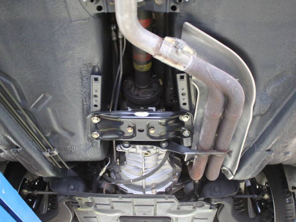 Image 22/27 of Mercedes-Benz 190 E (1987)