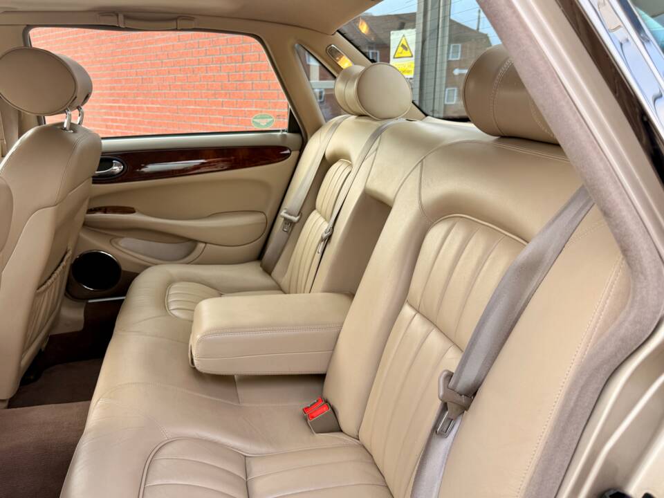 Bild 17/32 von Jaguar XJ 8 Sovereign (1999)