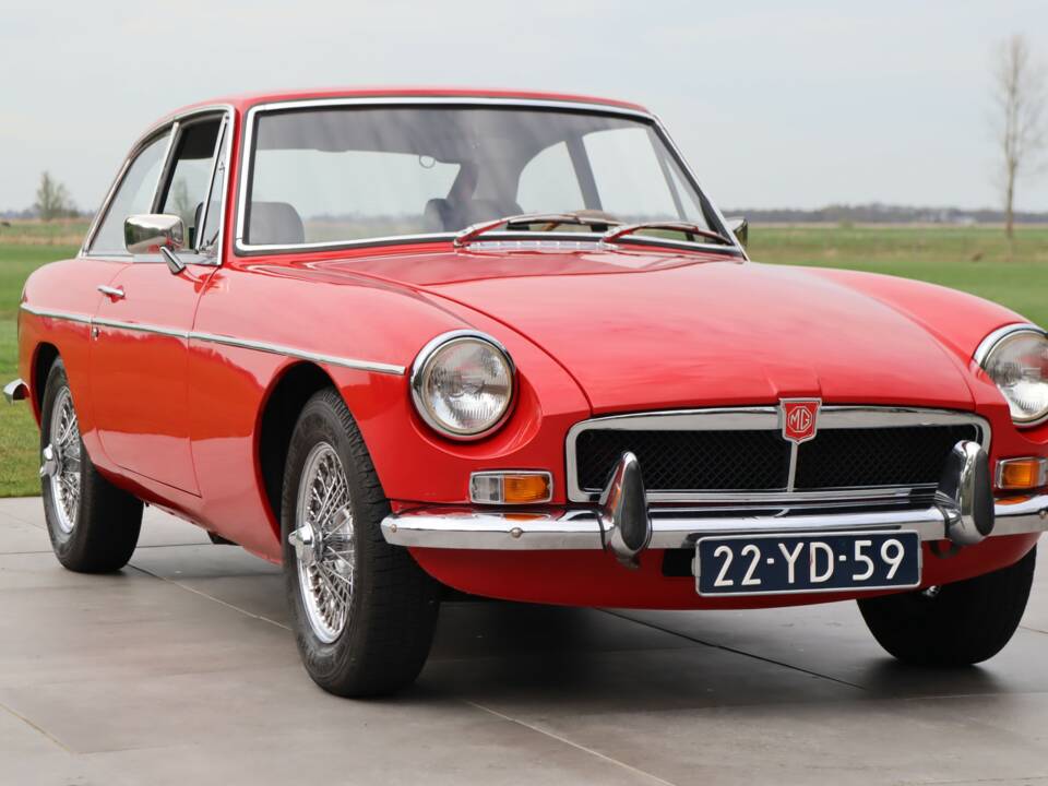 Image 16/50 of MG MGB GT (1974)