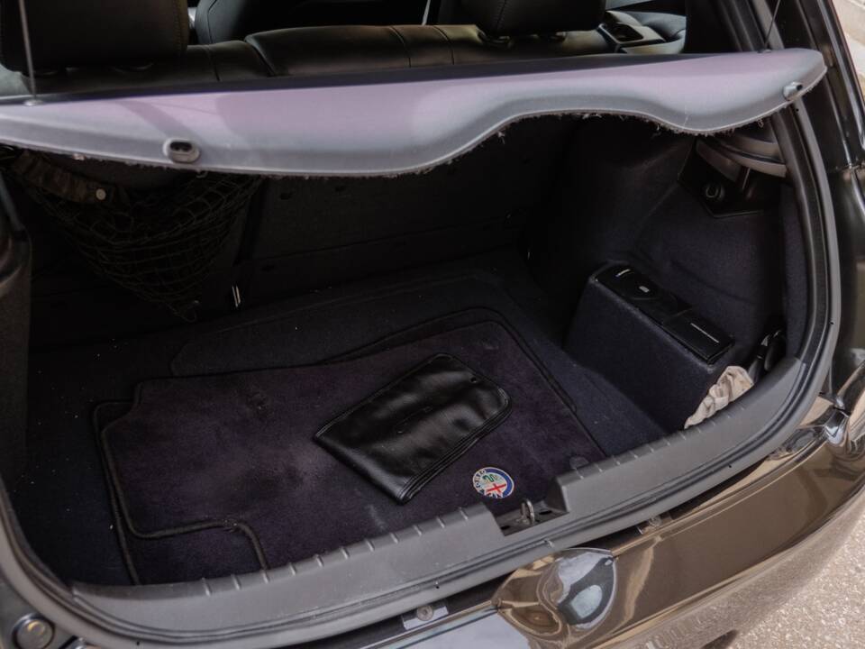 Image 48/60 of Alfa Romeo 147 3.2 GTA (2003)