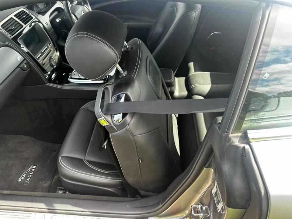 Image 34/46 of Jaguar XKR (2010)