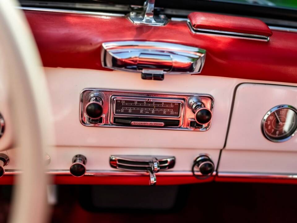 Image 17/25 of Mercedes-Benz 190 SL (1958)