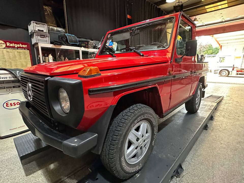 Image 23/25 de Mercedes-Benz 300 GD (SWB) (1987)