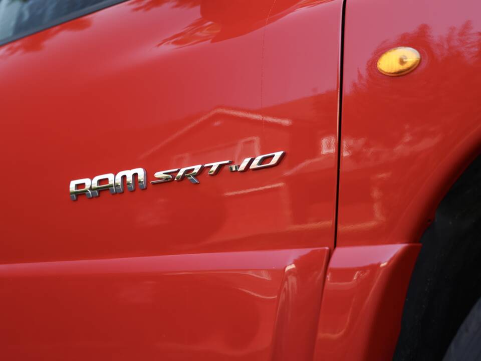 Image 31/82 of Dodge Ram SRT 10 (2005)