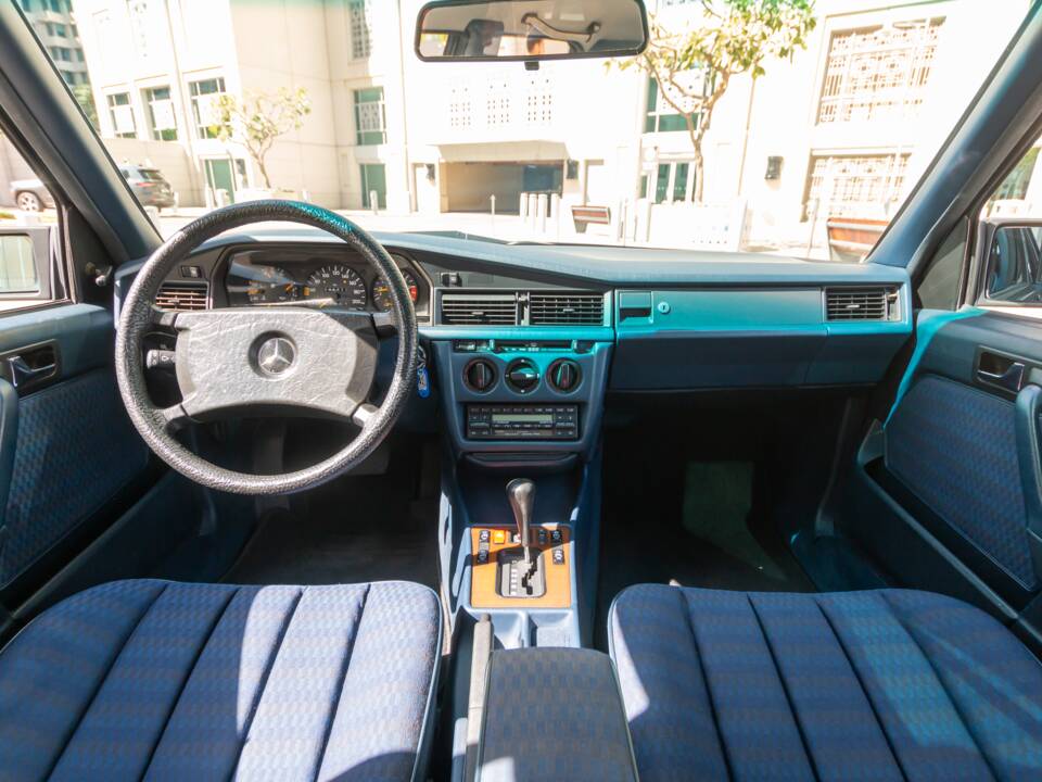 Imagen 55/69 de Mercedes-Benz 190 E (1988)