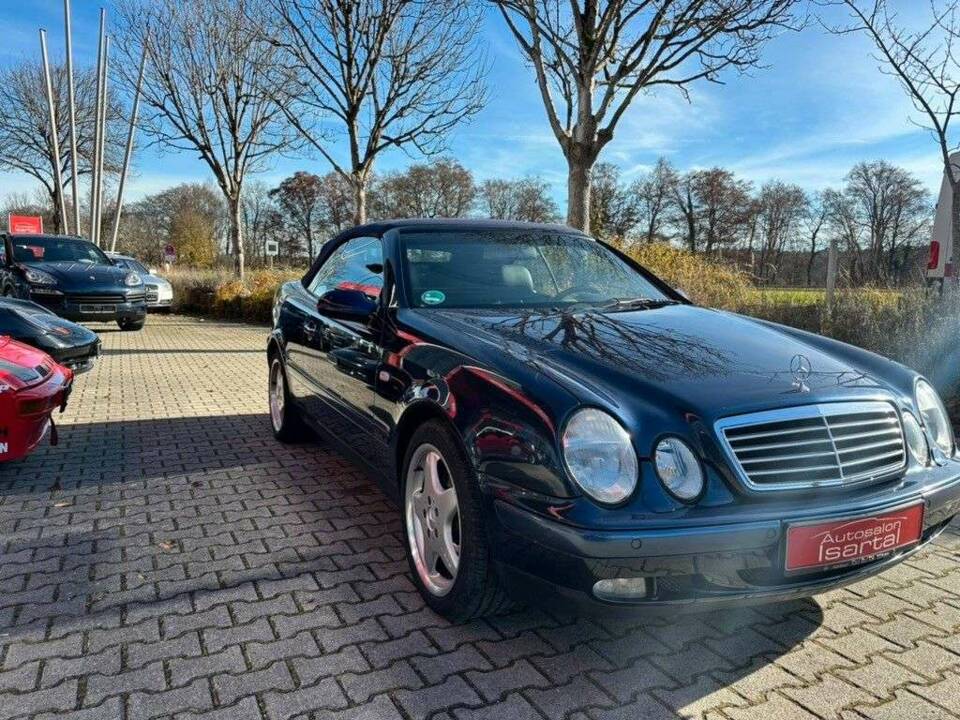 Image 6/16 de Mercedes-Benz CLK 320 (1999)