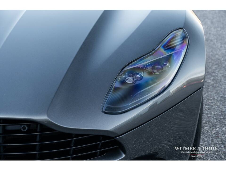 Image 27/41 de Aston Martin DB 11 Volante (2018)
