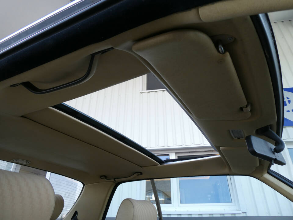 Image 15/20 de Mercedes-Benz 280 CE (1981)