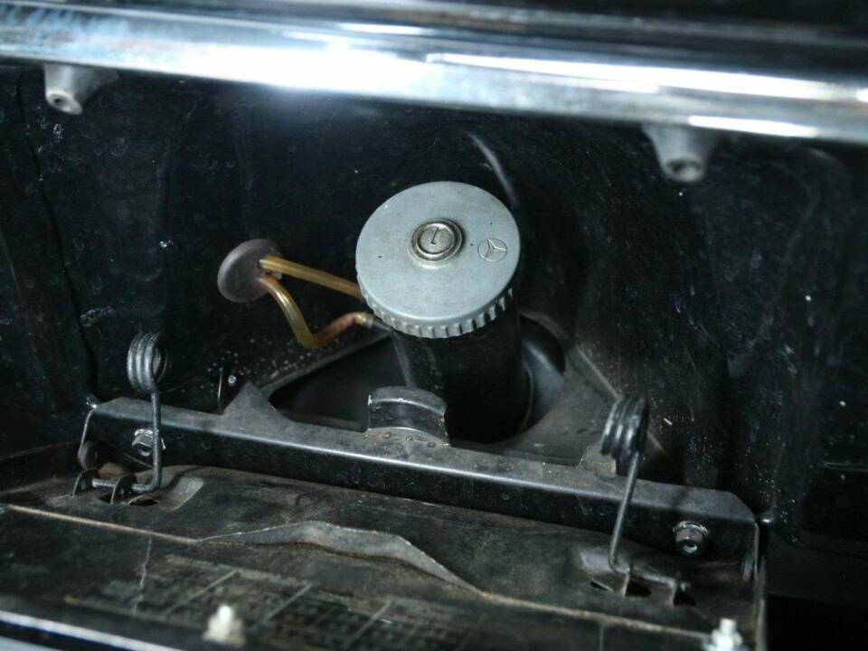 Imagen 25/30 de Mercedes-Benz 300 SE (1961)