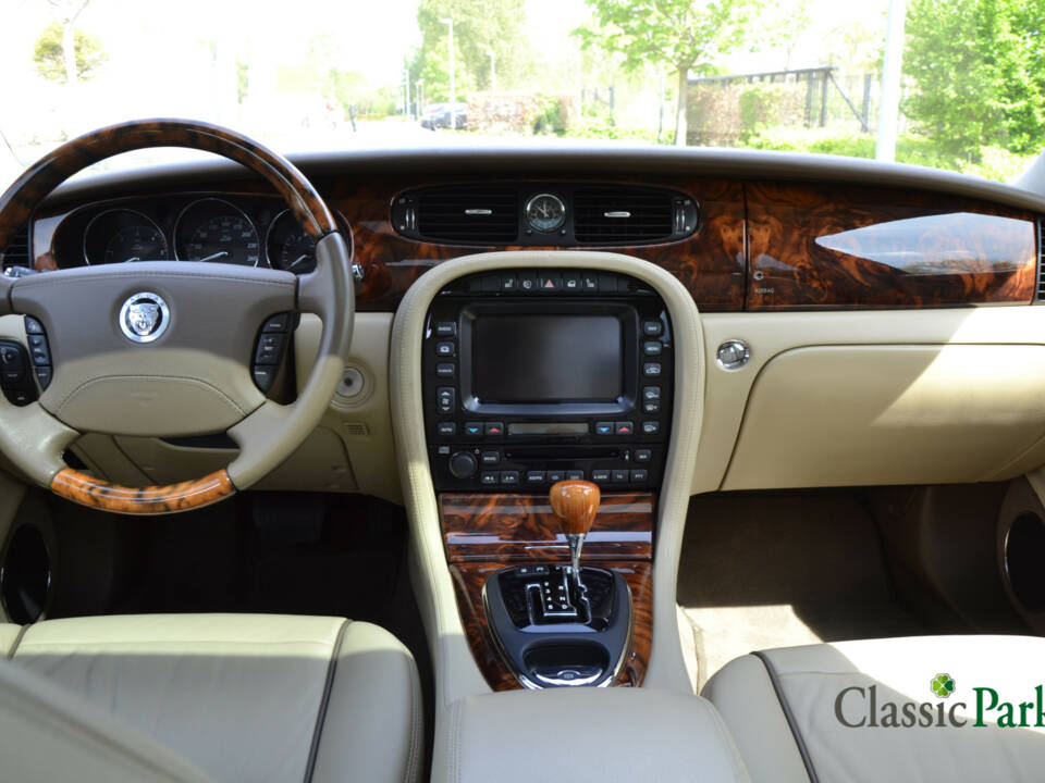 Imagen 11/50 de Jaguar XJ 2.7 D (2008)