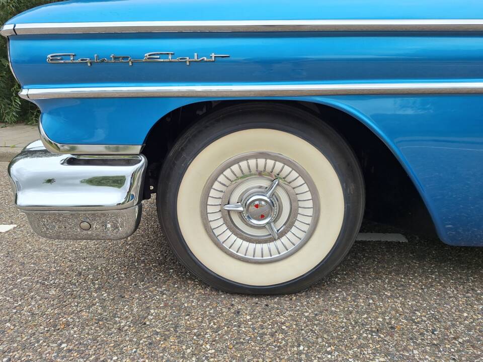 Image 12/34 of Oldsmobile Series 88 Holiday Hardtop (1958)