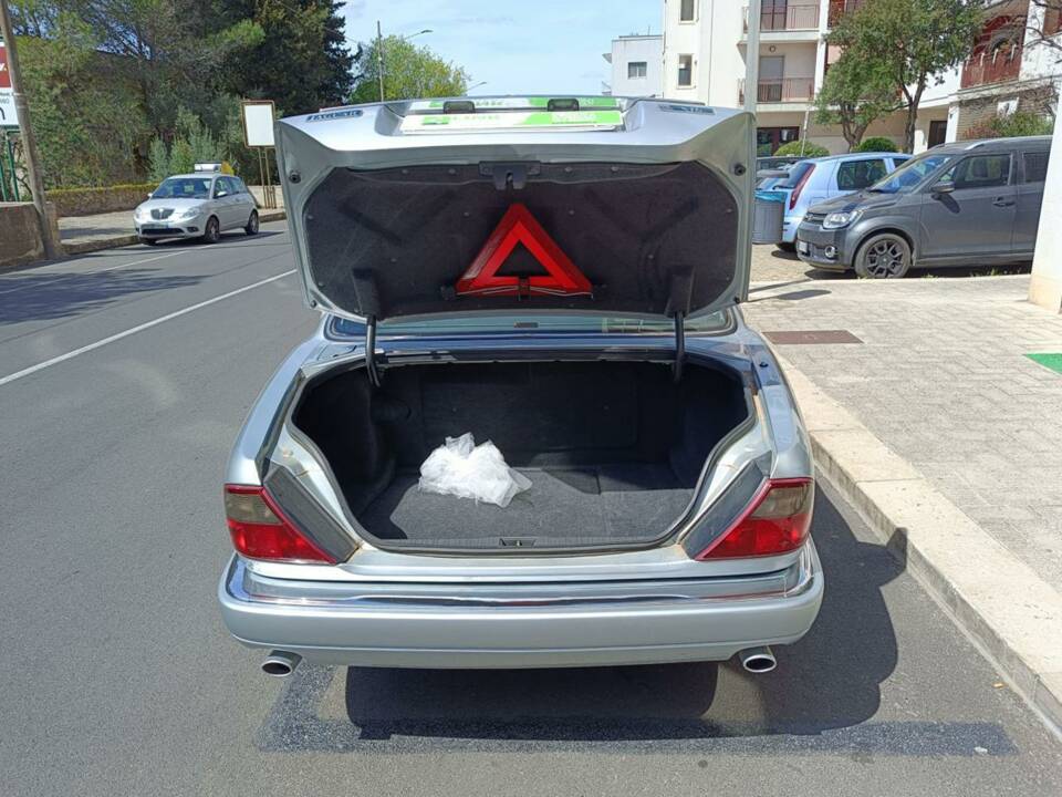 Image 21/33 of Jaguar XJ6 3.2 Executive (1995)