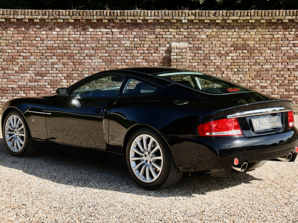Immagine 12/50 di Aston Martin V12 Vanquish (2002)
