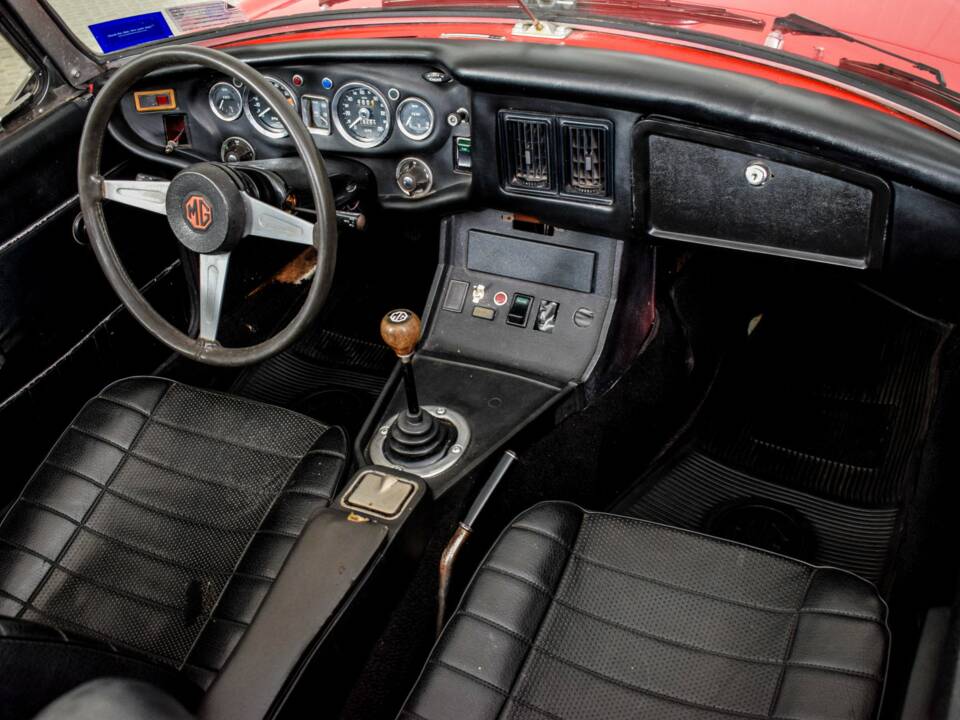 Bild 25/50 von MG MGB (1974)