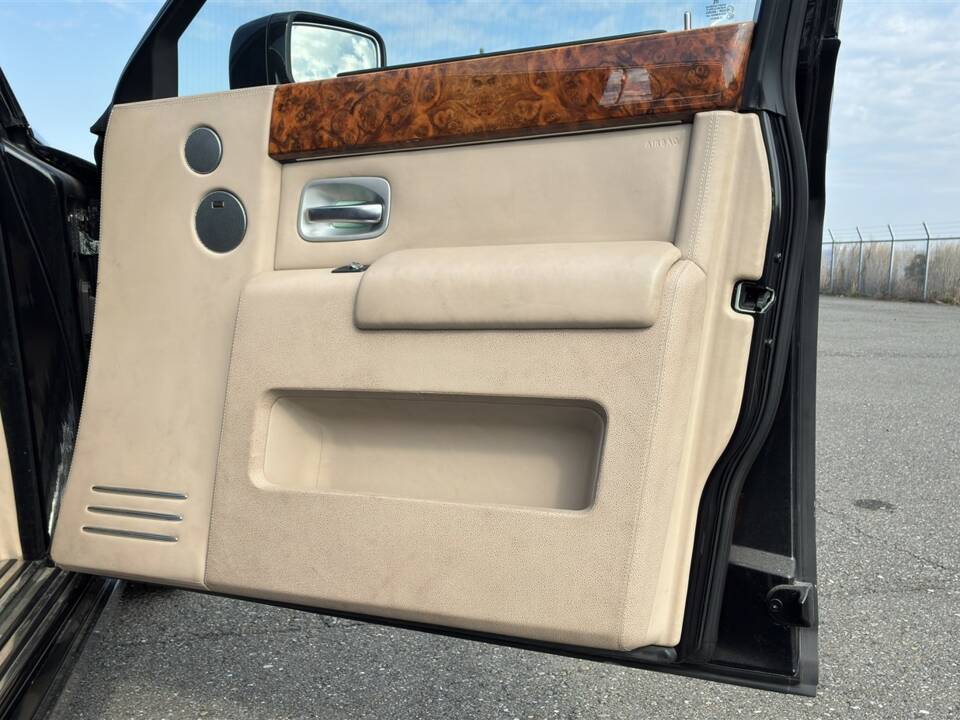 Image 25/44 of Rolls-Royce Phantom VII (2004)
