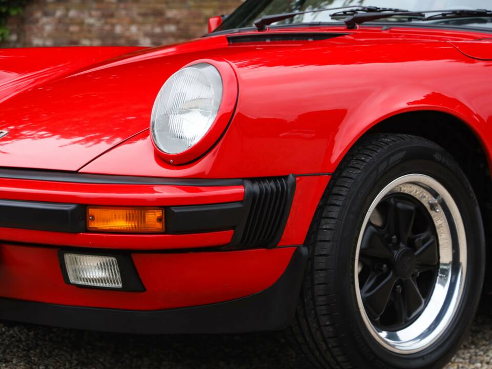 Image 21/50 of Porsche 911 Carrera 3.2 (1988)