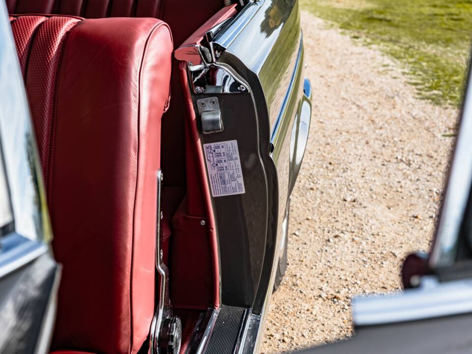 Image 46/86 of Mercedes-Benz 300 SE (1965)