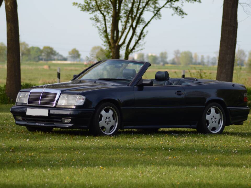 Image 8/22 of Mercedes-Benz 300 CE-24 (1993)