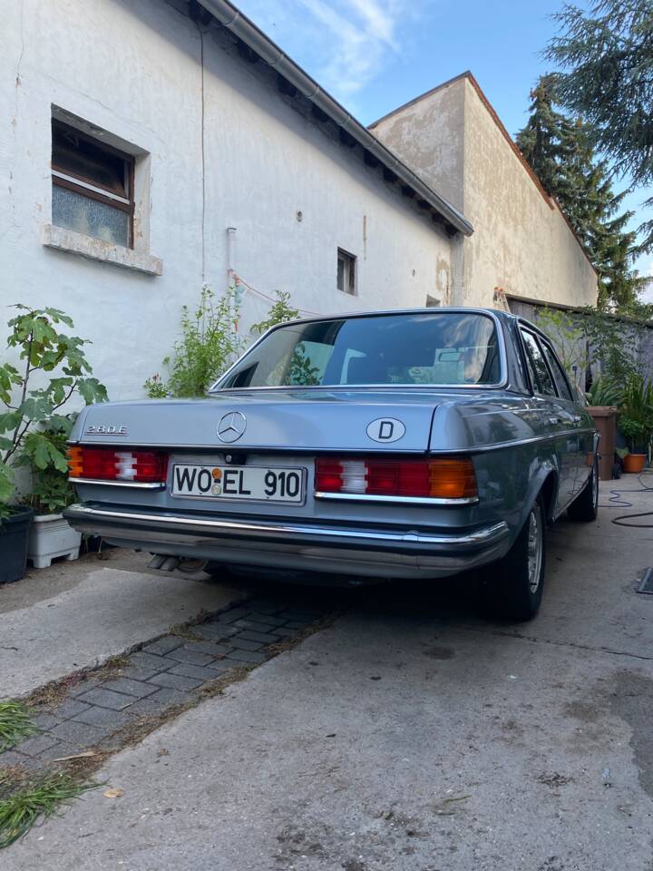 Image 3/26 of Mercedes-Benz 280 E (1982)