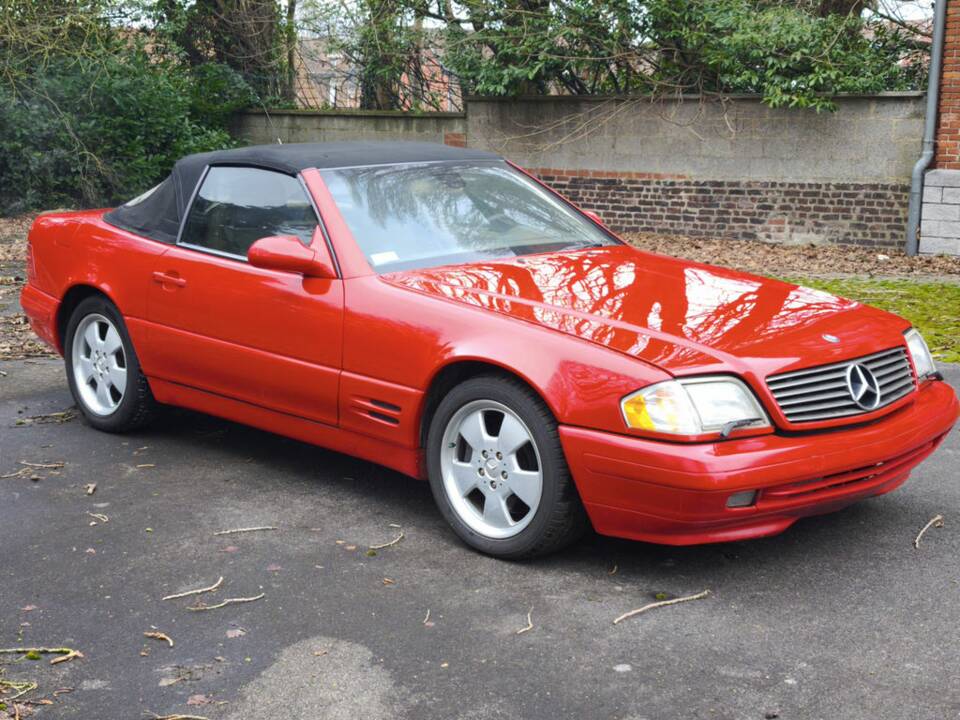 Image 1/8 of Mercedes-Benz SL 500 (2000)