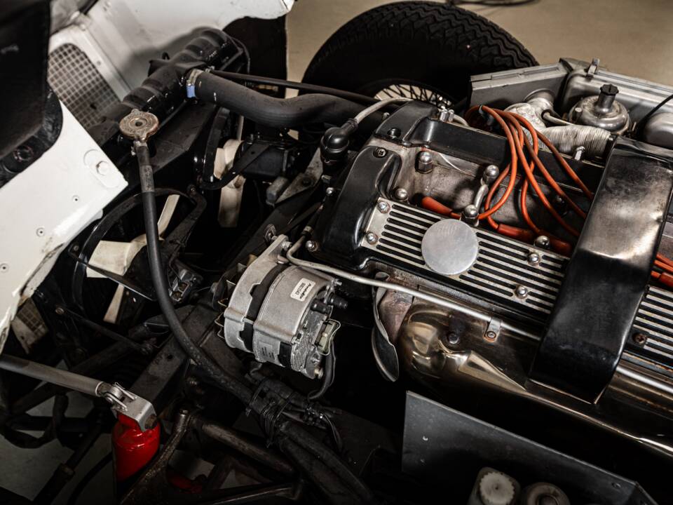 Image 43/53 de Jaguar E-Type (1970)