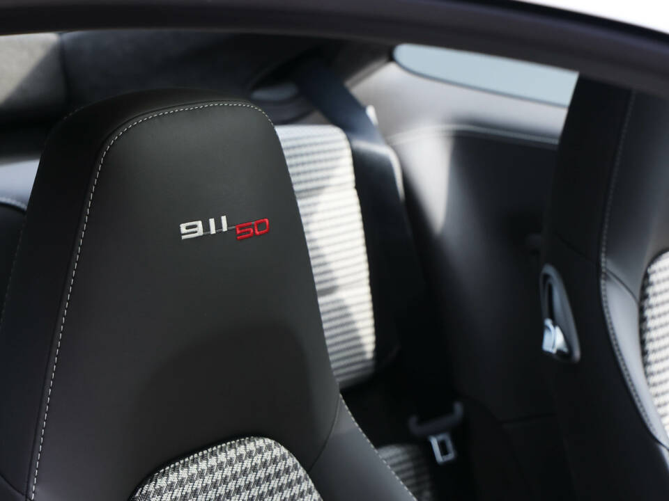 Image 36/43 de Porsche 911 Carrera S &quot;50 Jahre 911&quot; (2013)