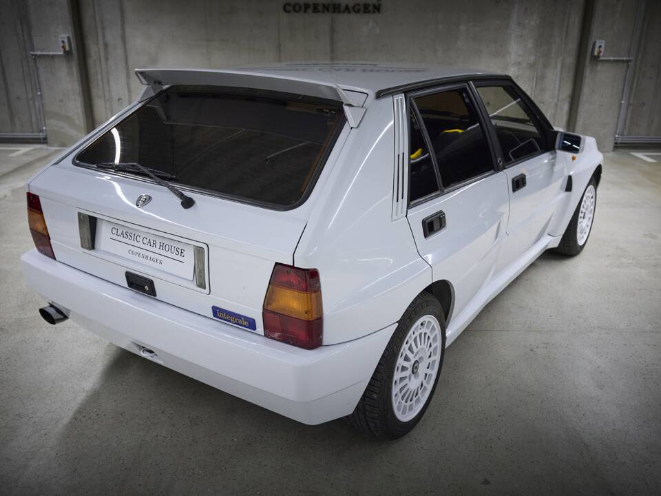 Image 2/93 of Lancia Delta HF Integrale Evoluzione I (1992)