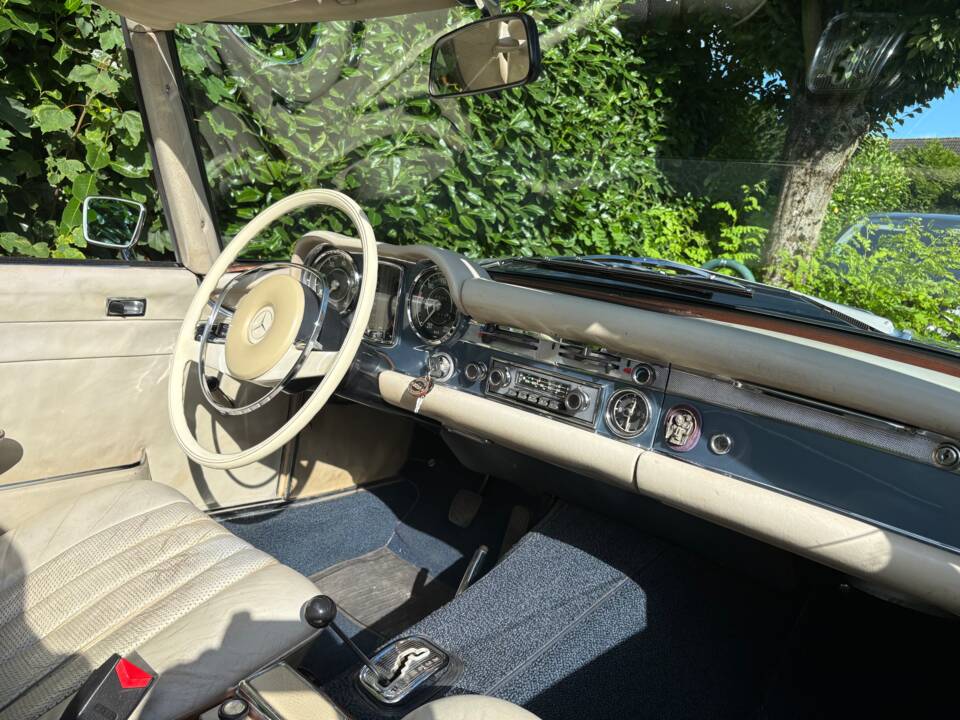 Image 20/38 de Mercedes-Benz 280 SL (1970)