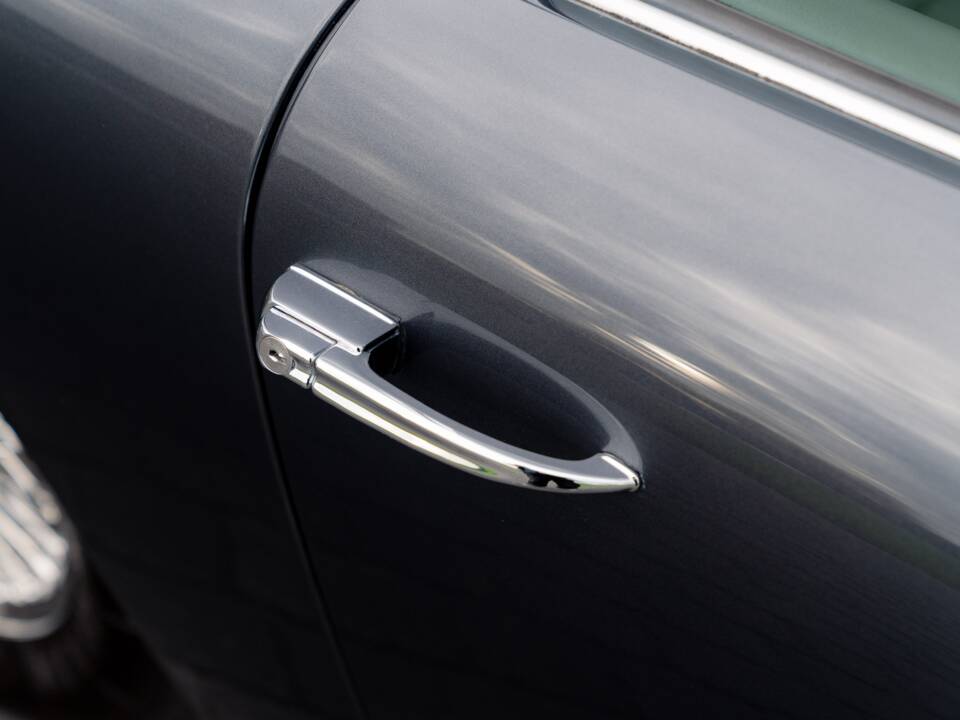 Image 32/79 of Aston Martin DB 6 (1968)