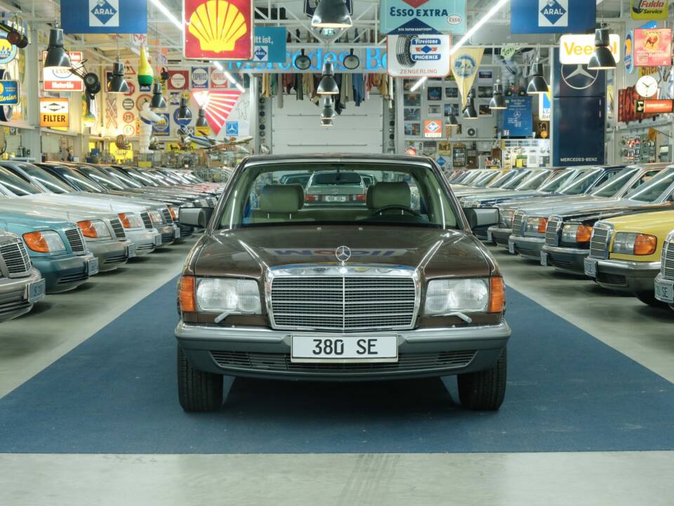 Bild 9/50 von Mercedes-Benz 380 SE (1984)