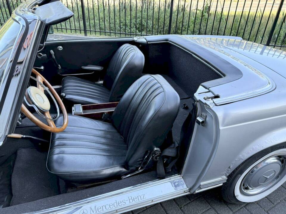 Image 22/36 of Mercedes-Benz 230 SL (1965)
