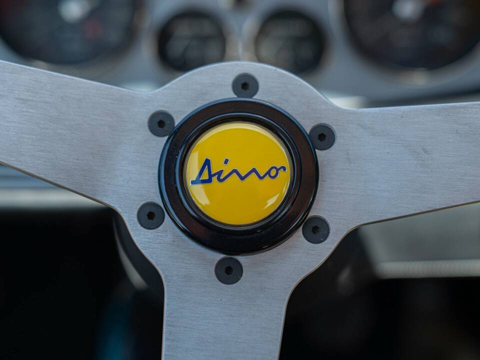 Image 37/50 de Ferrari Dino 246 GT (1971)