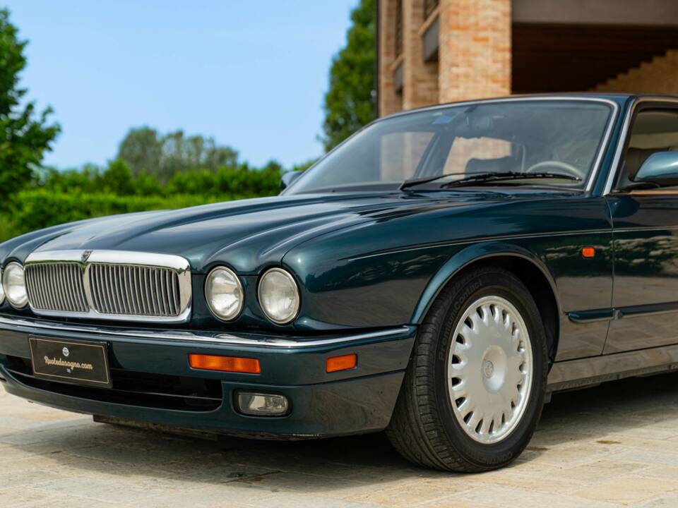 Afbeelding 9/50 van Jaguar XJ6 3.2 (1995)