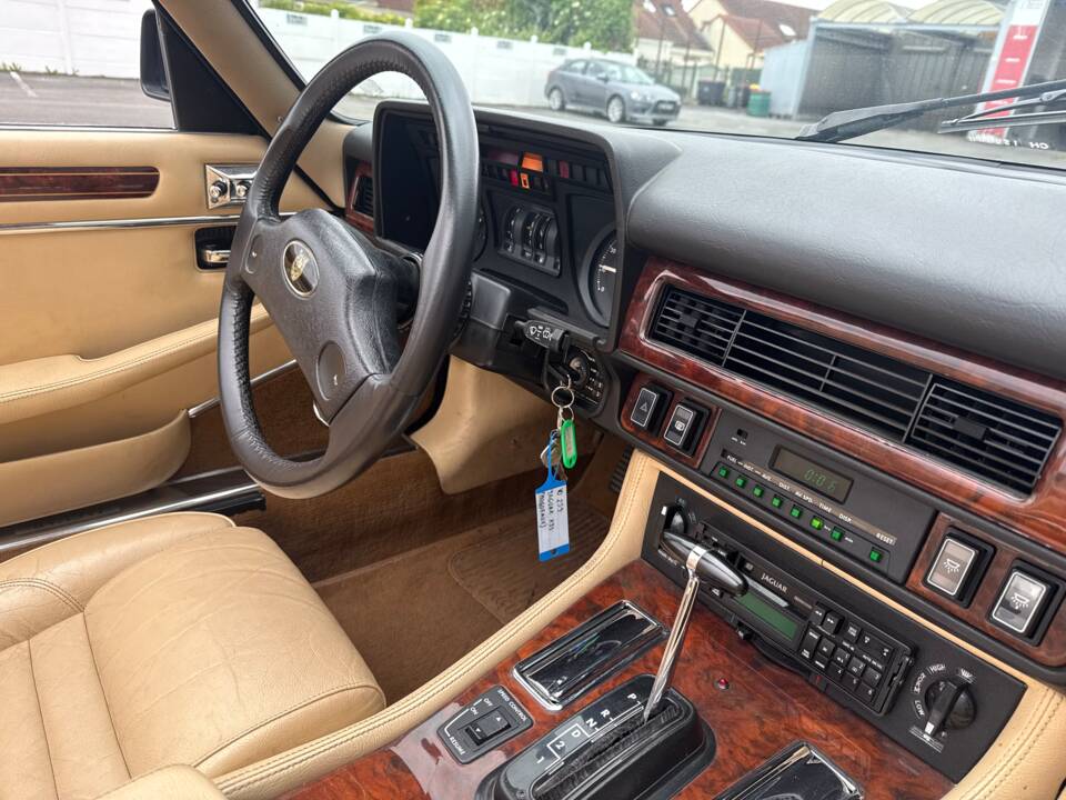 Image 18/64 of Jaguar XJ-S Convertible (1989)