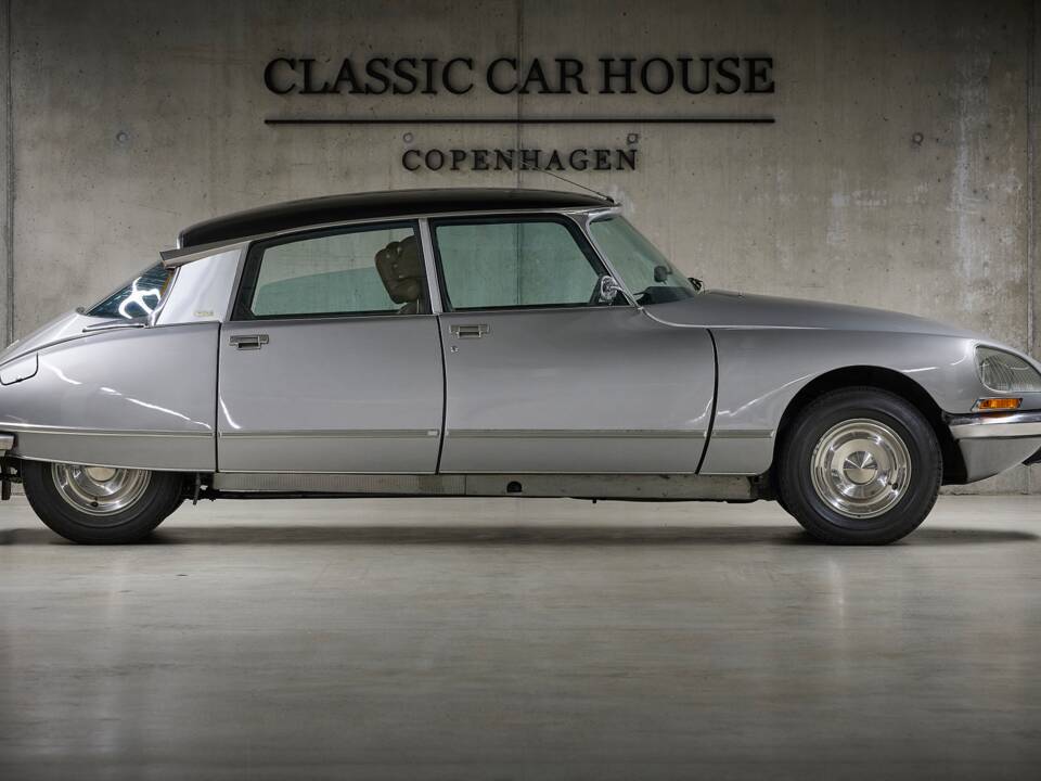 Image 18/92 of Citroën DS 23 Pallas (1975)
