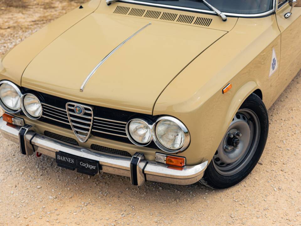 Image 5/18 of Alfa Romeo Giulia 1300 Super (1971)