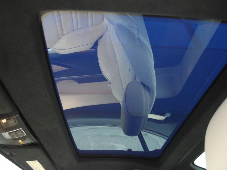 Image 38/99 of Mercedes-Benz SL 63 AMG (2012)