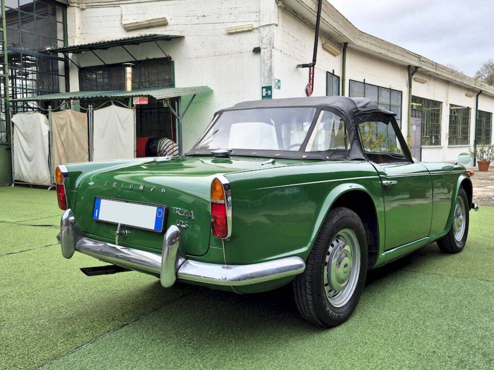 Image 57/66 of Triumph TR 4A IRS (1966)