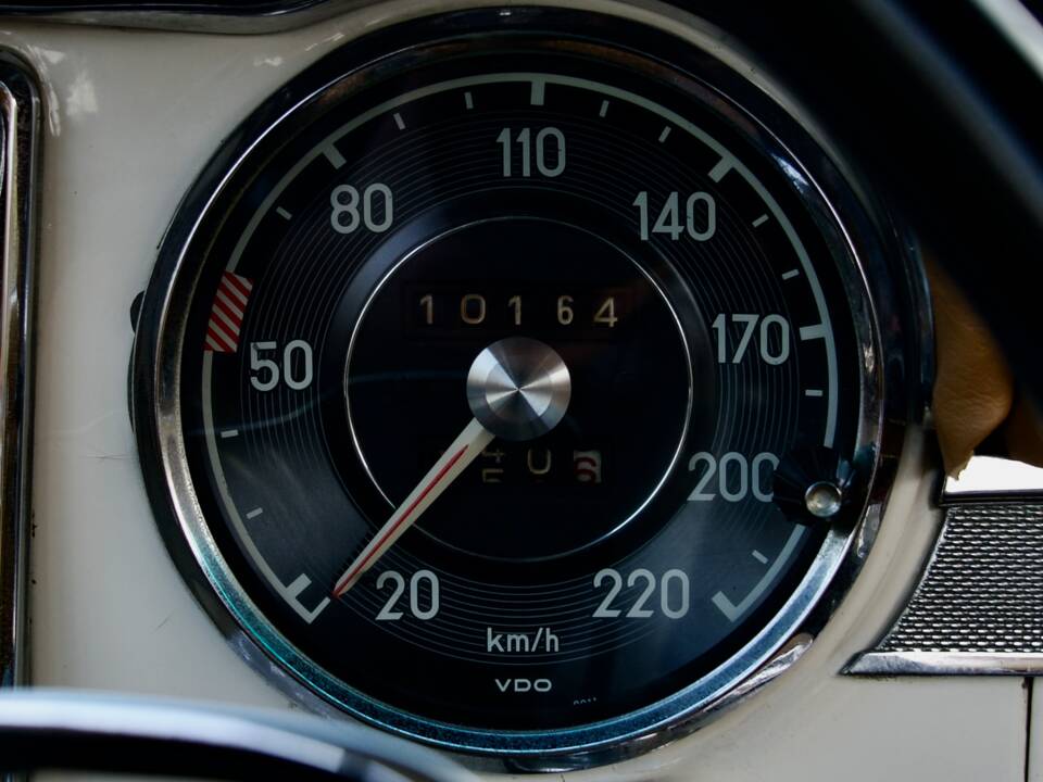 Image 19/20 of Mercedes-Benz 230 SL (1964)