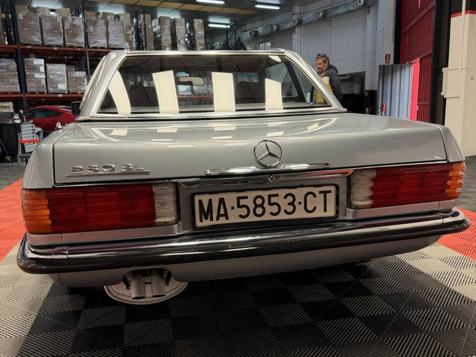 Image 4/8 de Mercedes-Benz 280 SL (1900)