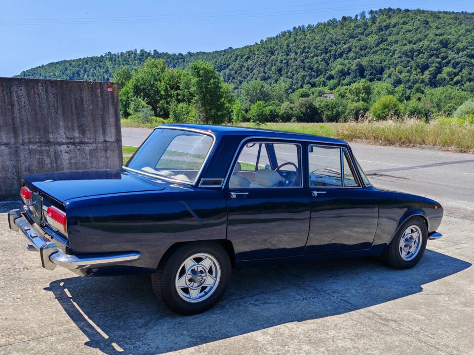 Image 10/50 of Alfa Romeo 2000 Berlina (1972)