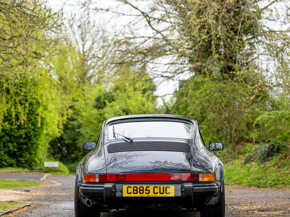 Image 16/50 of Porsche 911 Carrera 3.2 (1985)