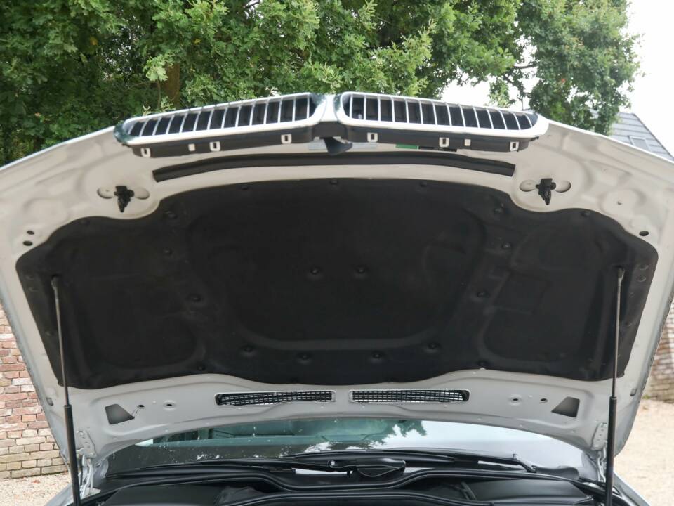 Immagine 42/50 di BMW 750i (2007)