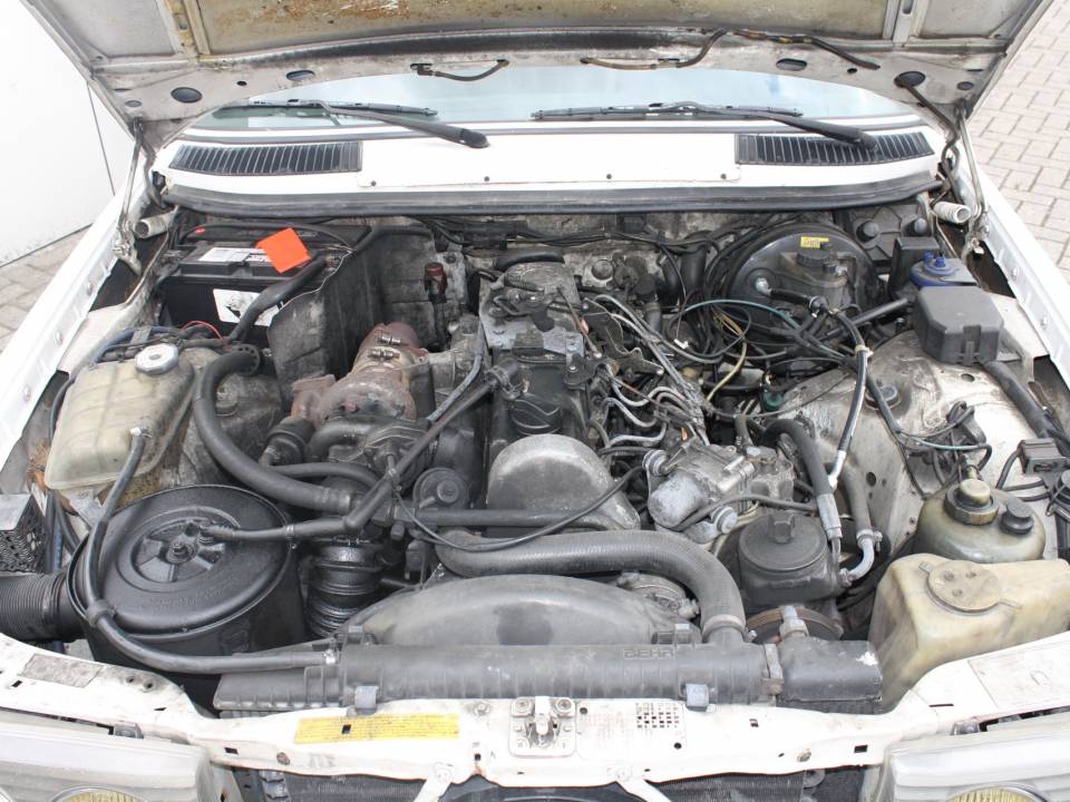Imagen 13/15 de Mercedes-Benz 300 TD Turbodiesel (1985)