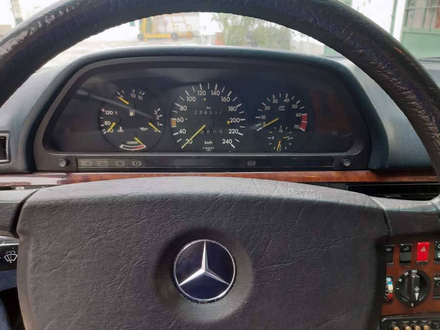 Bild 15/33 von Mercedes-Benz 380 SEC (1984)